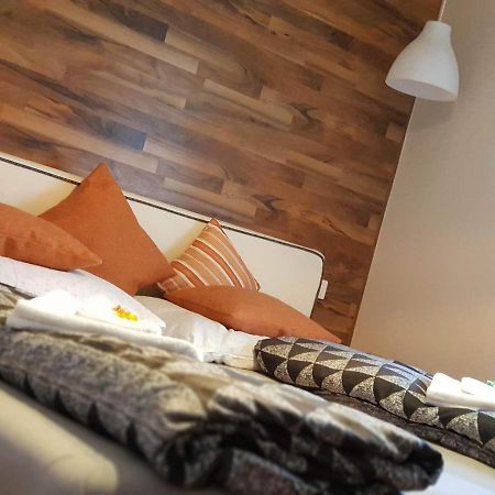 Twins Hotel Hurbanovo Eksteriør billede