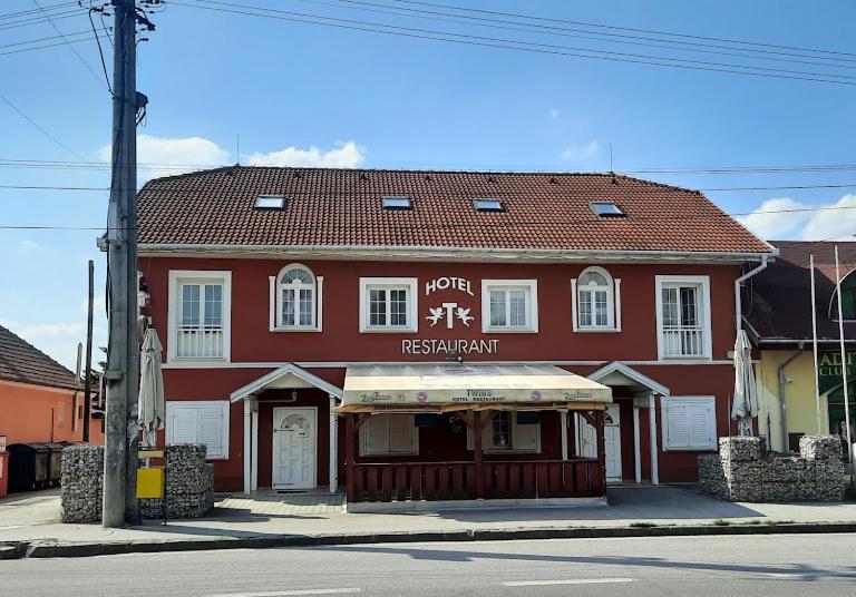 Twins Hotel Hurbanovo Eksteriør billede