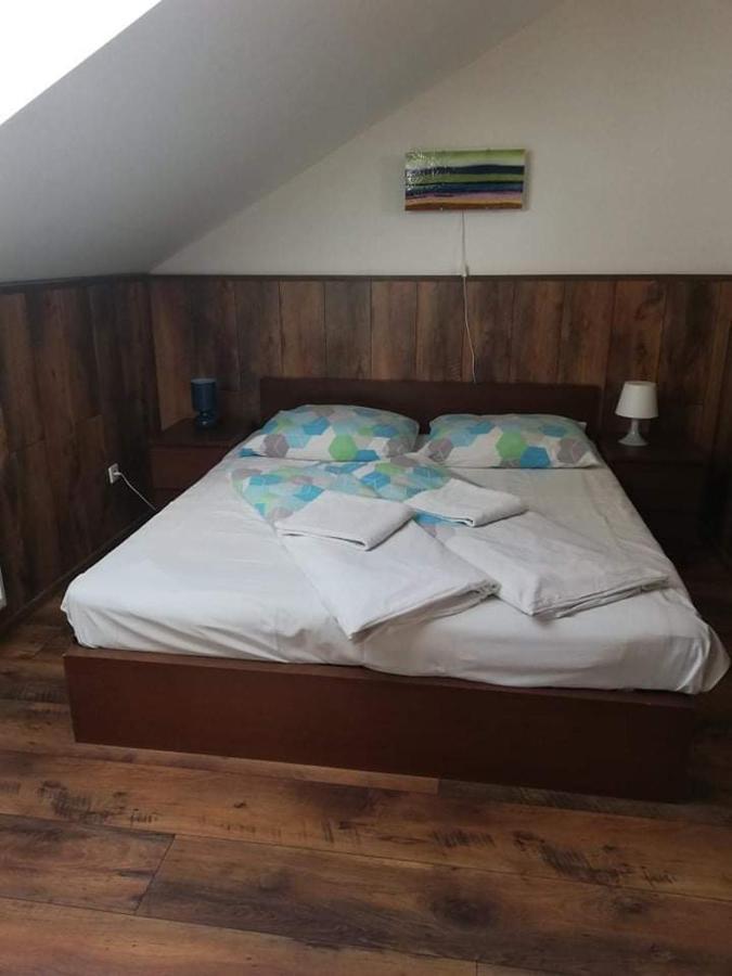 Twins Hotel Hurbanovo Eksteriør billede
